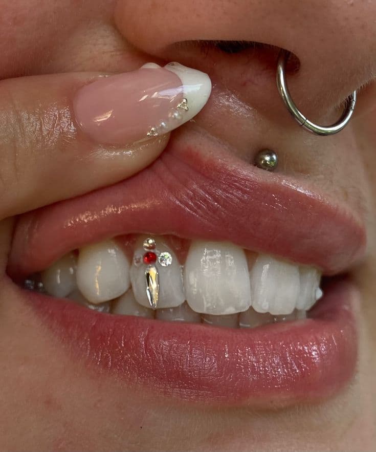 The Dagger — Single statement tooth gem set